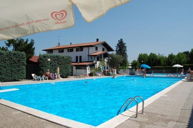 فندق كامبيجيو تريفيساجو Moniga del Garda الغرفة الصورة