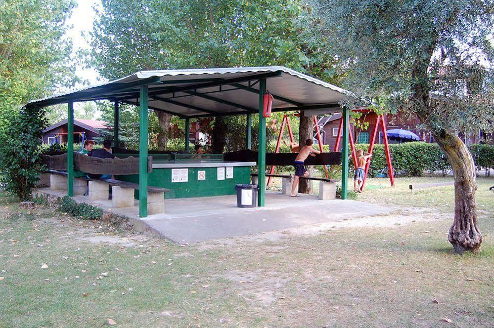فندق كامبيجيو تريفيساجو Moniga del Garda المظهر الخارجي الصورة